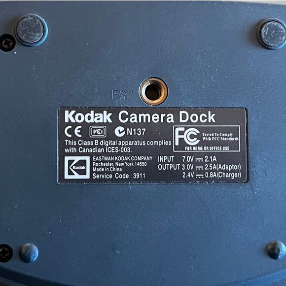 Kodak Easy Share Camera Dock With Cord. Model N137 - Picture 2 of 3